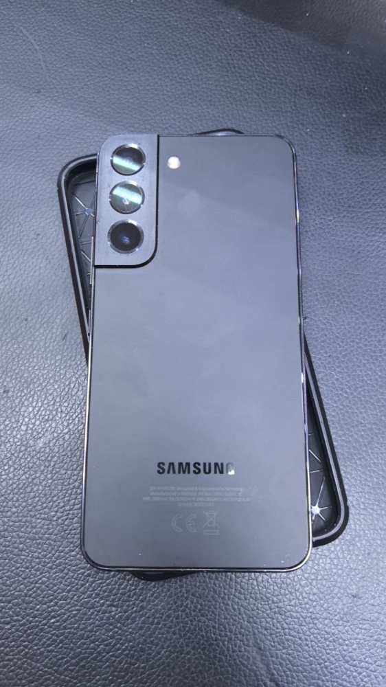 Смартфон Samsung S22 8/128