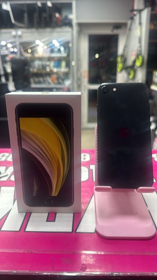 Смартфон iPhone SE 64
