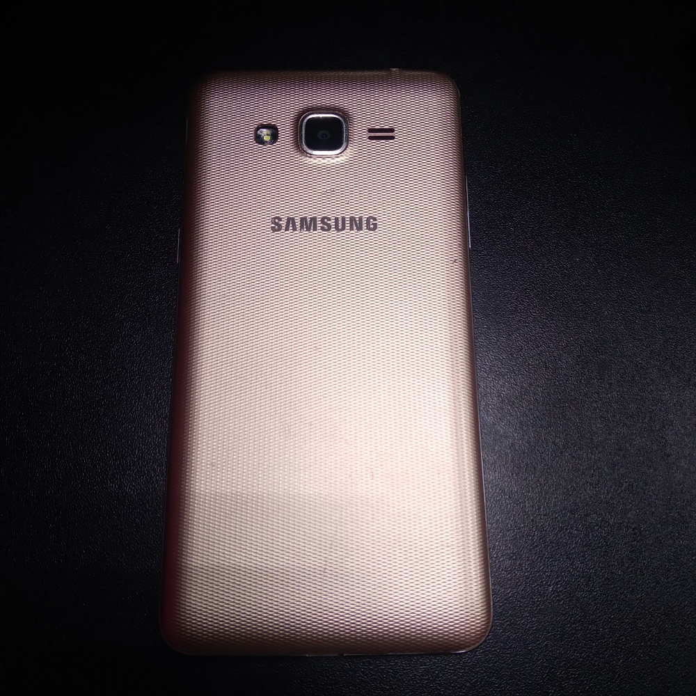 Смартфон Samsung J2 Preime