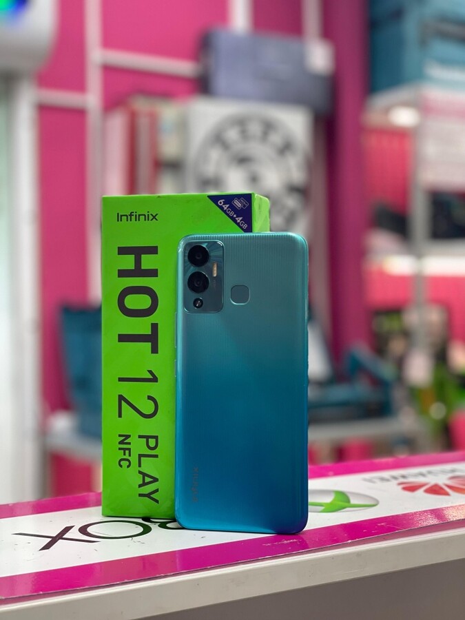 Мобильный телефон Infinix HOT 12 Play 4/64