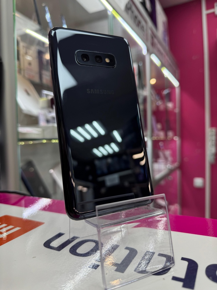Смартфон Samsung S10E 6/128gb