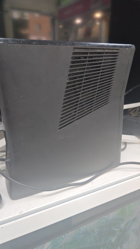 Игровая приставка XBOX 360