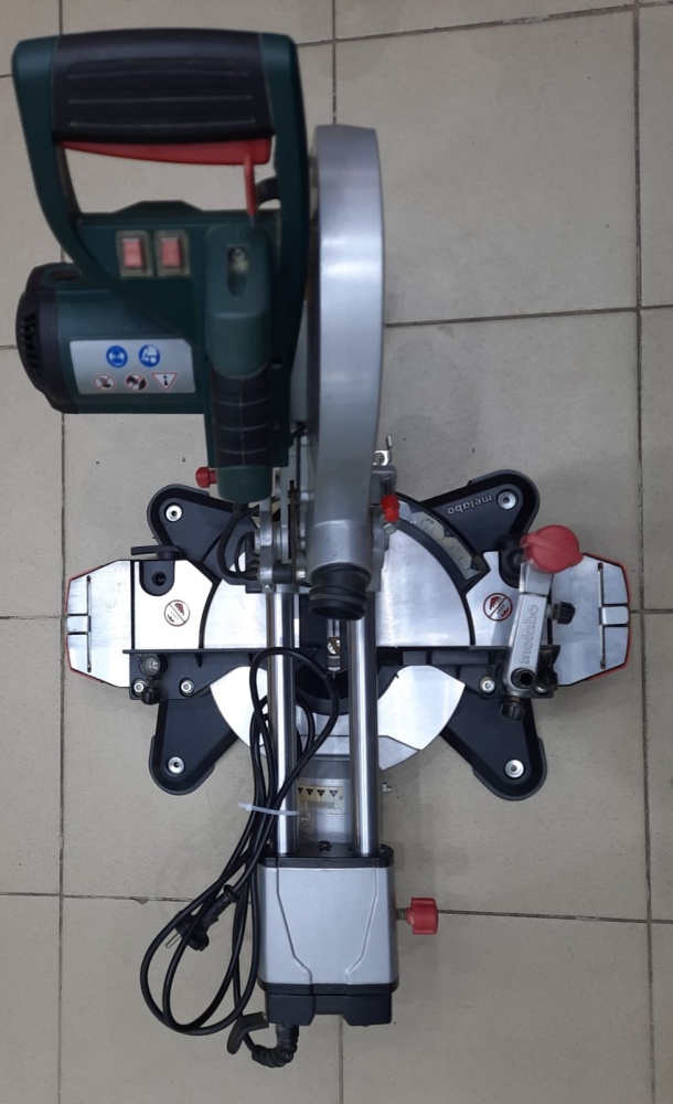 Торцовочная пила Metabo GKS 216