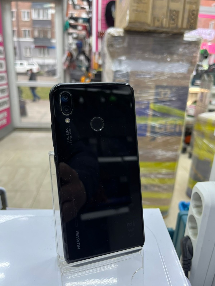 Смартфон Huawei P20 Lite