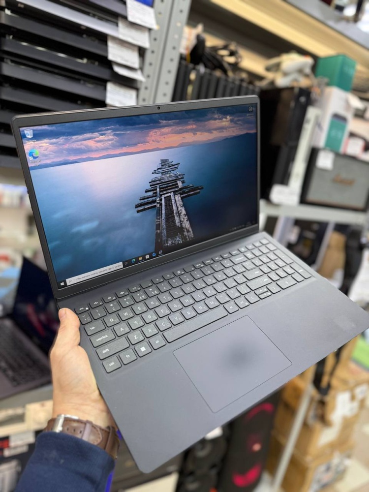Ноутбук Dell Vostro 3520