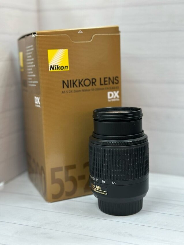 Объектив Nikon 55-200