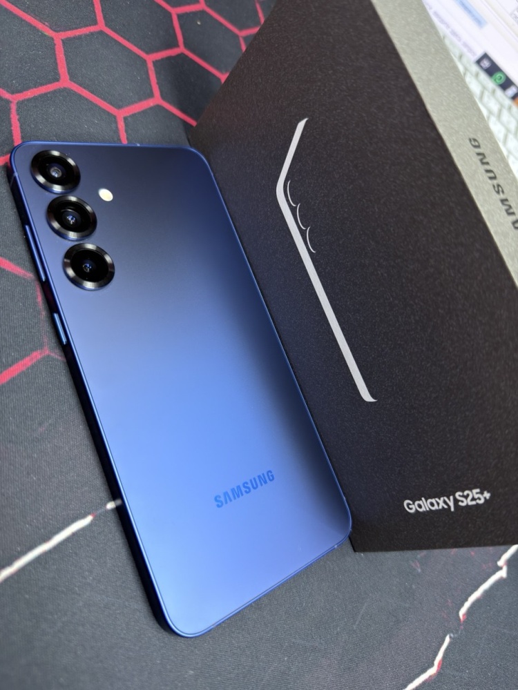 Смартфон Samsung S25 plus 12/512гб