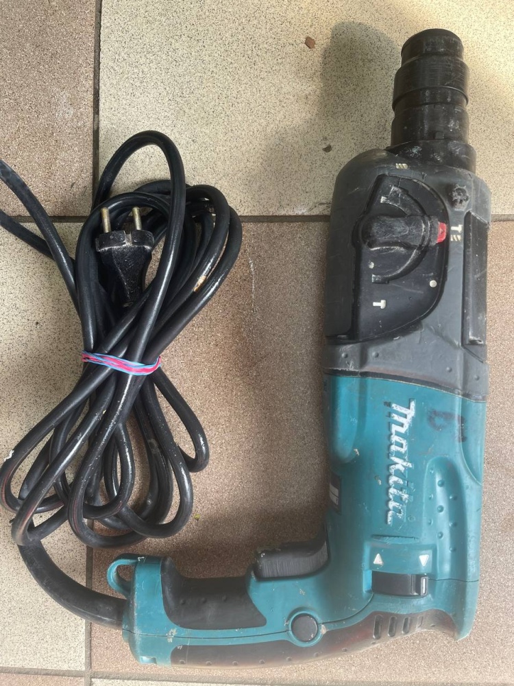 Перфоратор Makita HR 2470