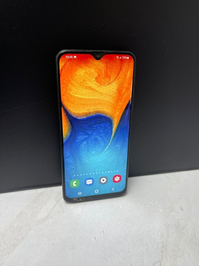 Смартфон Samsung A20 3/32