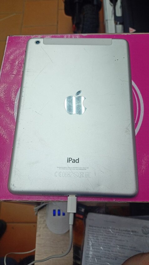 Планшет Apple iPad mini 1 16Gb