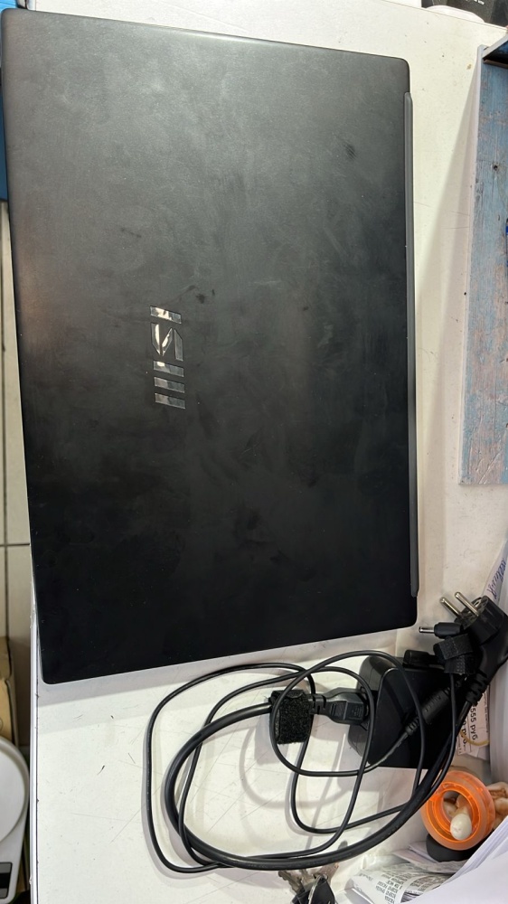 Ноутбук MSI 1215U