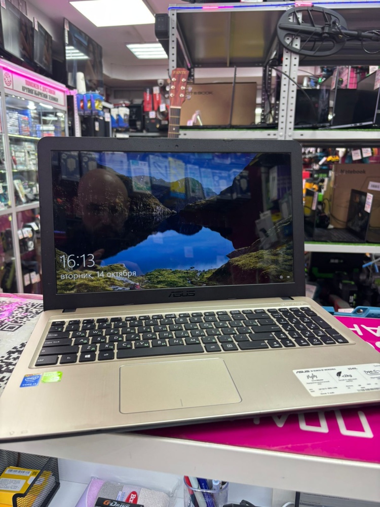 Ноутбук ASUS I3-5/8/1000/920M