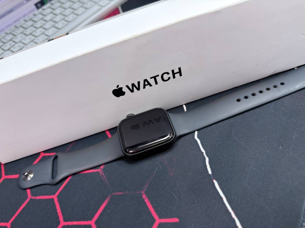 Часы Apple SE 44mm