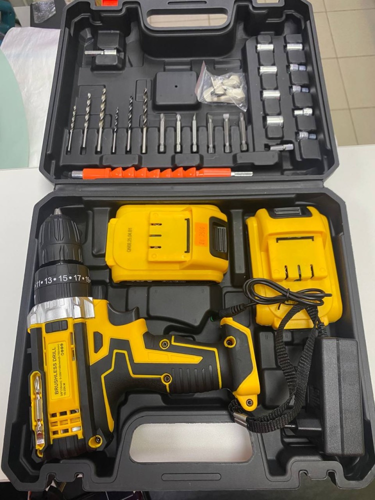 Шуруповерт Dewalt китай