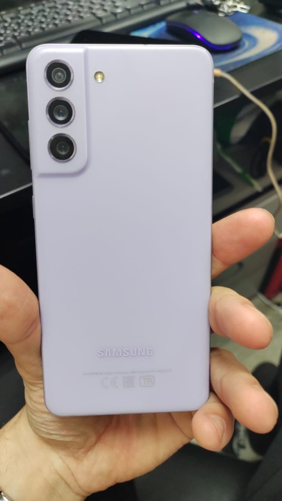 Смартфон Samsung S21 FE