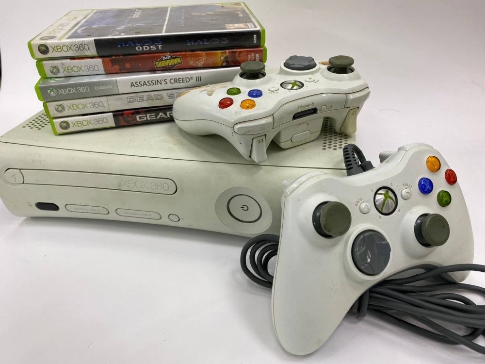 Игровая приставка XBOX 360